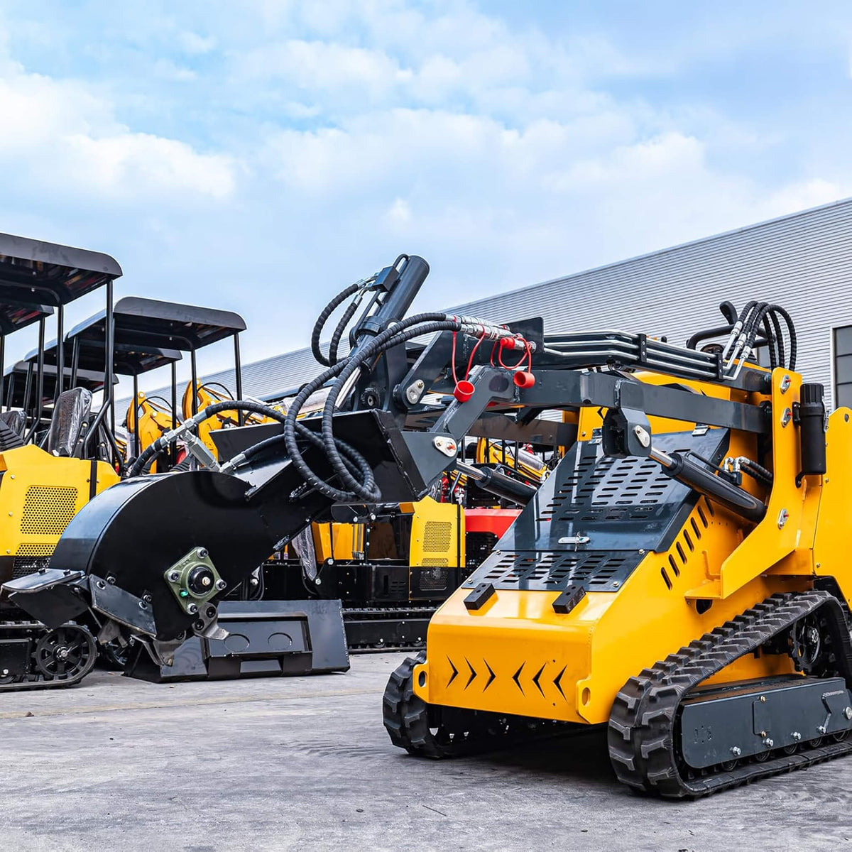 Heavy-Duty Mini Skid Steer Stump Grinder Attachment With Carbide Steel Teeth (SAK57481)